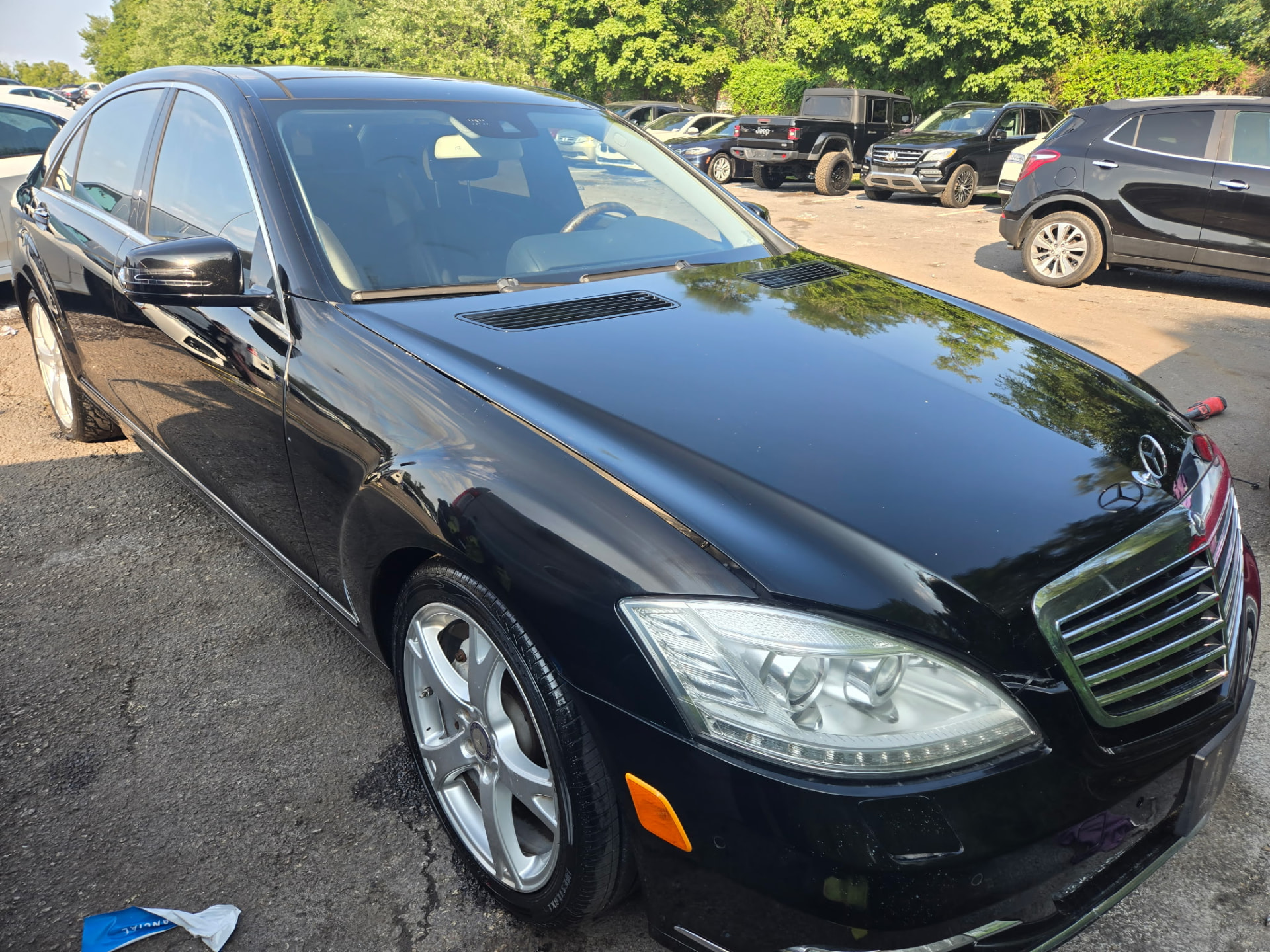 Black Mercedes-Benz S-Class with deep gloss finish after paint polish