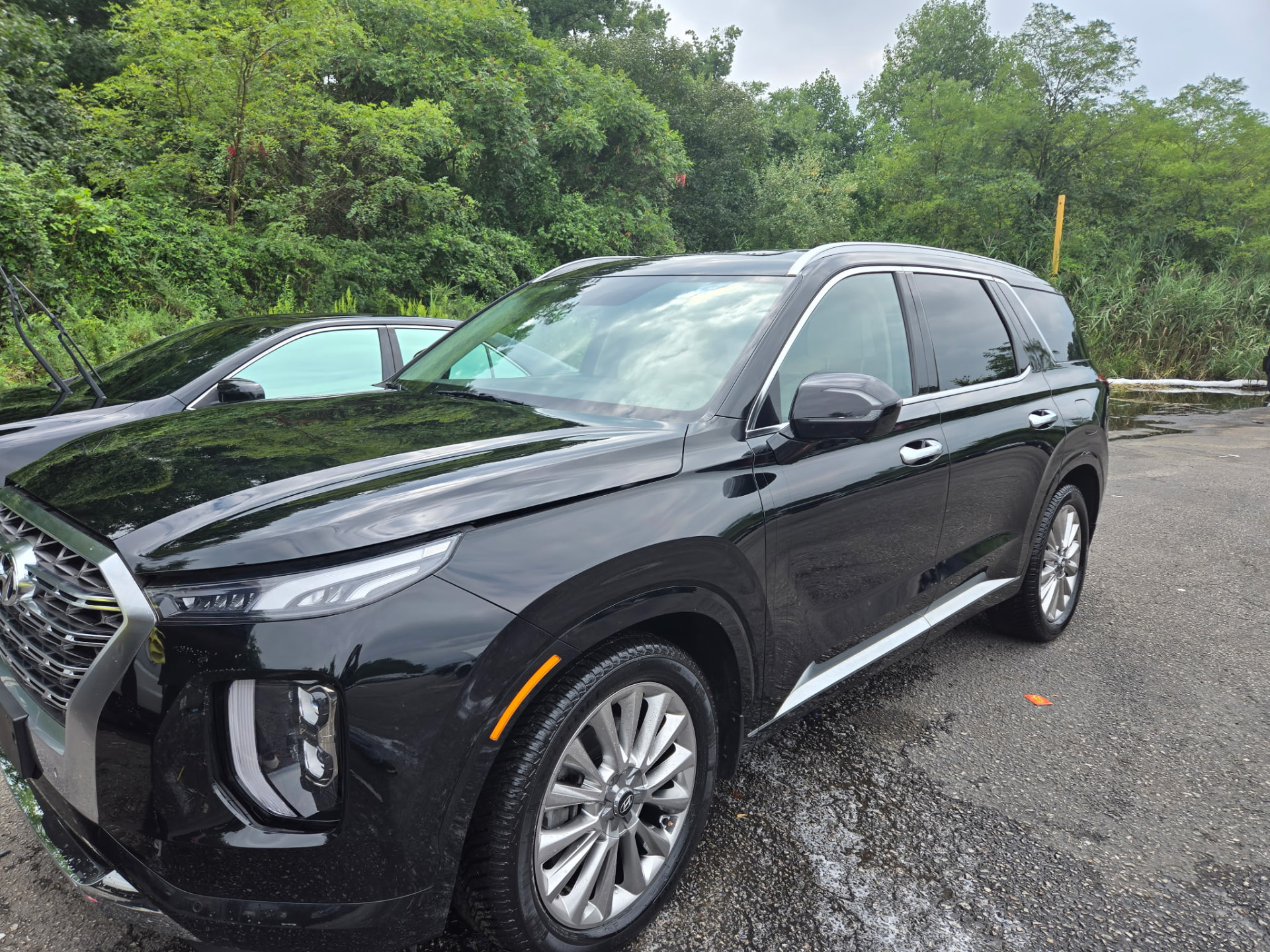 Mirror-finish black SUV paint after hand wash and wax by GBS Mobile Auto Detailing